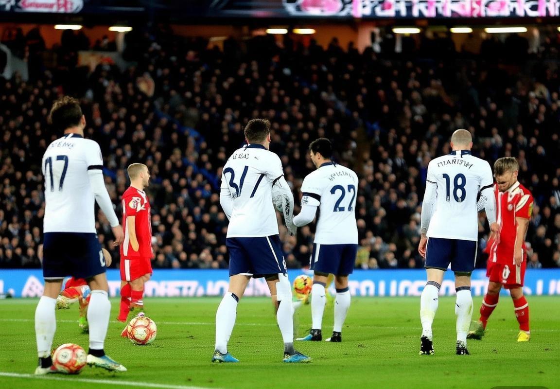 英超第16轮：曼城大胜紧追榜首，热刺失利致争四剧变，最新积分榜解析争冠争四格局